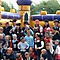 19 Gruppe vor der Burg